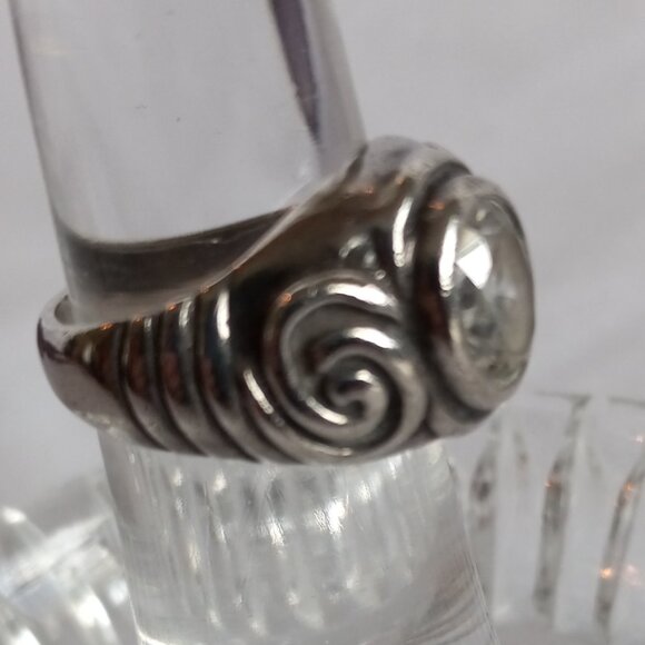 Silver Jewelry with Elegant Design - Picture 4 of 5